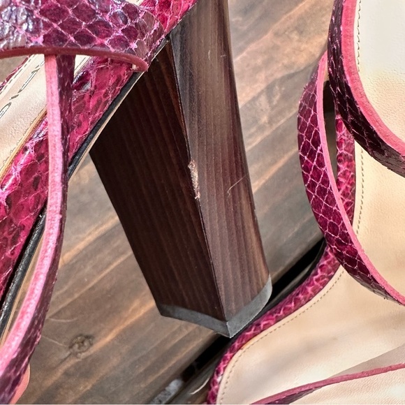 LIKE NEW Via Spiga Strappy Block Heel Sandals Berry Snake Print Leather Size 9 - Picture 12 of 13